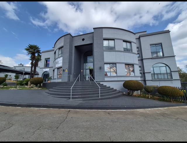 136M² OFFICE TO LET IN SUNNINGHILL